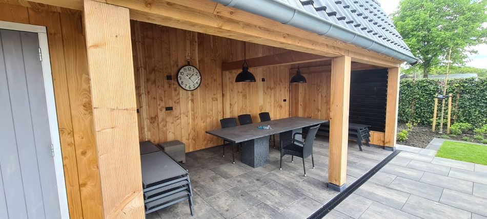 Een terrasoverkapping laten bouwen? Hoveniersbedrijf Stevens kan voor elke tuin een passende overkapping leveren Een terrasoverkapping laten bouwen? Hoveniersbedrijf Stevens kan voor elke tuin een passende overkapping leveren
