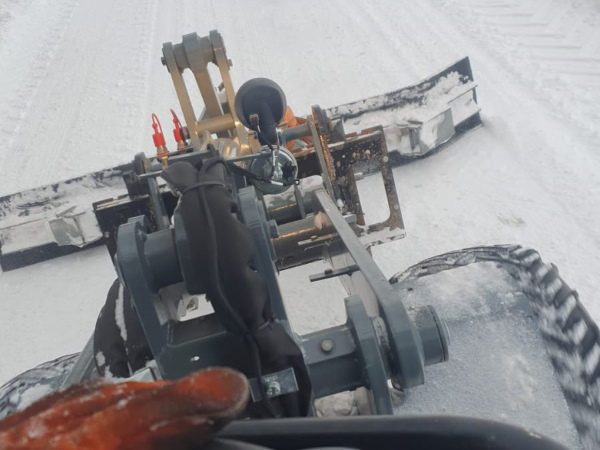 Door het sneeuw te ruimen kunnen u en uw personeel zich weer veilig over het terrein verplaatsen Door het sneeuw te ruimen kunnen u en uw personeel zich weer veilig over het terrein verplaatsen