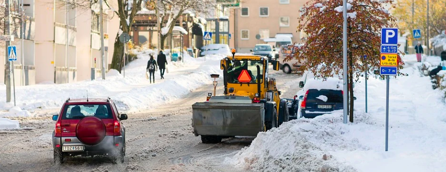 Een sneeuwschuiver in Drenthe is nodig om de overlast te verminderen.