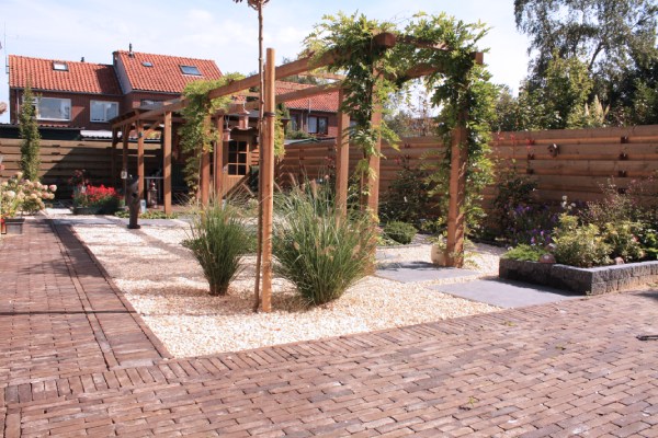 Een hovenier in Deventer kan al uw tuinzorgen wegnemen Een hovenier in Deventer kan al uw tuinzorgen wegnemen