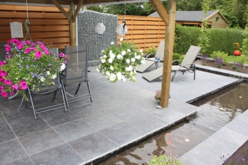Als hoveniersbedrijf in Coevorden onderhouden we uw tuin met oog voor detail.