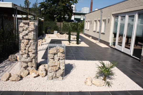 Met hulp van een hovenier in Zuidwolde kun je de tuin up-to-date houden, zonder hier teveel tijd aan kwijt te zijn. Met hulp van een hovenier in Zuidwolde kun je de tuin up-to-date houden, zonder hier teveel tijd aan kwijt te zijn.