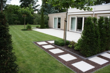 Tuinonderhoud is een klus die groene vingers vereist van een hovenier in Assen. Tuinonderhoud is een klus die groene vingers vereist van een hovenier in Assen.